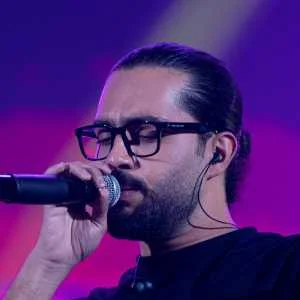 دانلود آهنگ این همه آدم چرا بین همه من این همه سادم