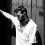 انقد چشات دلبریات تو دله همه جا میشه