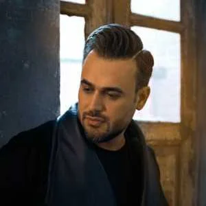 دانلود آهنگ چشمای تو عقل از سرم برد پیربد