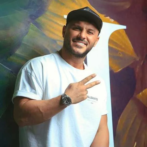 دانلود آهنگ حالا هی برو بیا صد بارم هر چی میخوای بگو دربارم