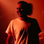 به دریا بیفتم به بندر بیفتم