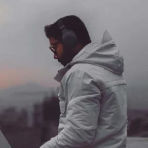 آهنگ من زیبایی کم دارم نگیر از من قشنگیتو