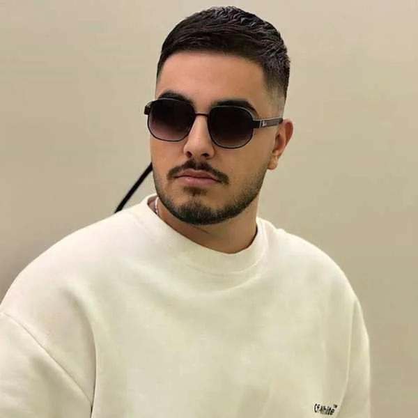 دانلود آهنگ آرون افشار بزار همه دنیا بدونه