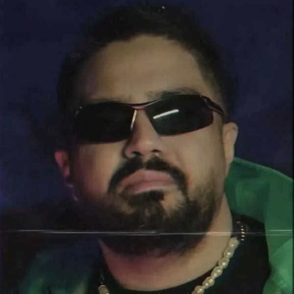 دانلود آهنگ نبود نرمال واسم حست مثه شب اول مستیت شایان اشراقی