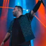 پا به پام بچرخ زیر نور ماه