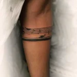 بیبی تتو زده روی سینش