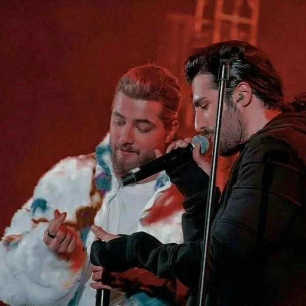 دانلود آهنگ جاذبه داره چشات من خودمم نخوام میگیره به پرم یه جا