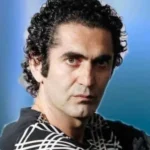 تو کلاس منتظر زنگ تفریح میشینم هاتف