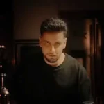 من شدم درگیر چشایی که برق داره