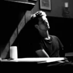 من با پوتین بزرگ شدمو کلاه بوده سرم