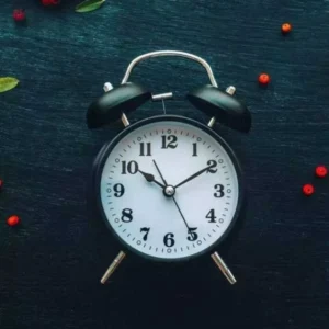 آهنگ شیشه ها ماته من مات نگاش دیوونه تره منه