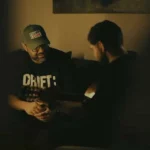 بی تابم مثل مرهمی رو دل زخمی بیمارم