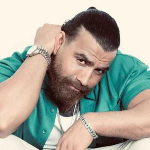 آهنگ هنوز تو ذهنم ادامه داری