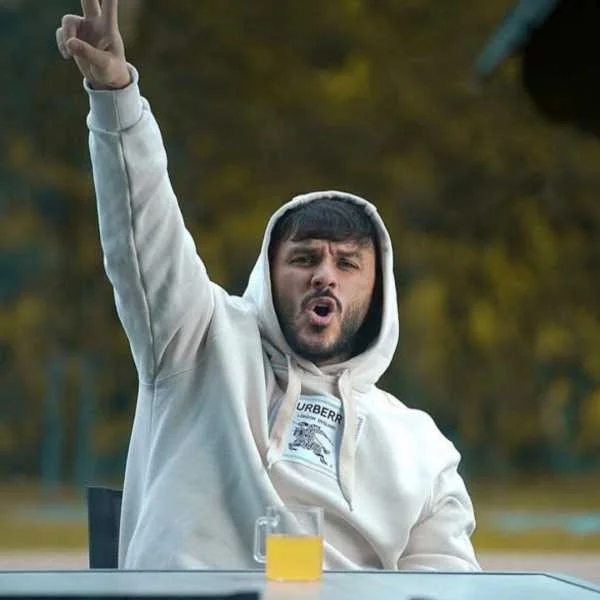 دانلود آهنگ بگو مگه میشه تو اینقدر خوبی که کم میارن همه پیشت دانلود آهنگ بگو مگه میشه تو اینقدر خوبی که کم میارن همه پیشت