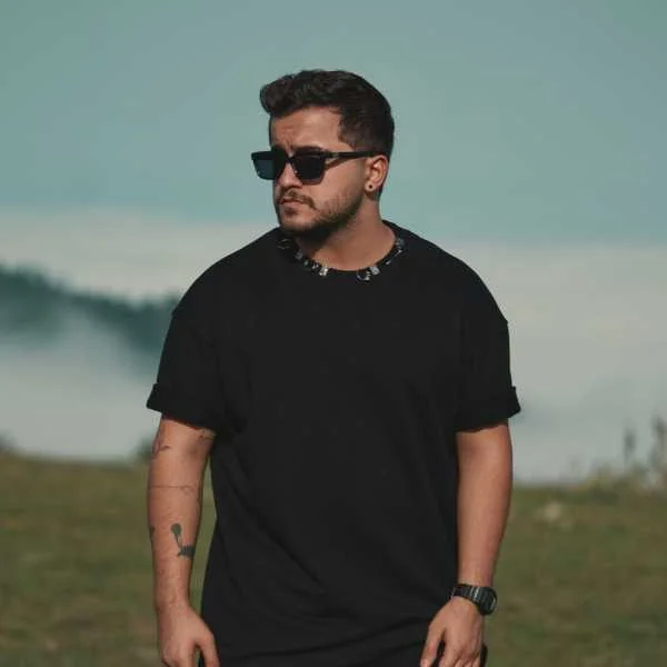 دانلود آهنگ عرشیاس اون همه چیزم بود