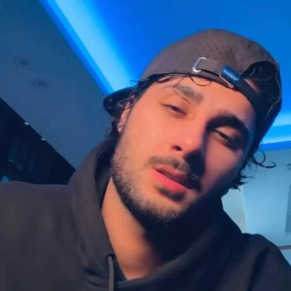 دانلود آهنگ تا قلبم میگه برگردم سرم داغ میشه میسوزه