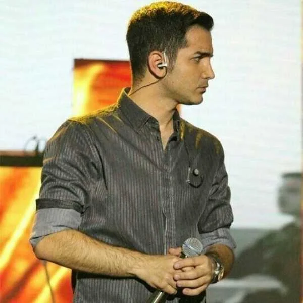 دانلود آهنگ یه روز پاییز و دلگیر یه روز سردم و کم حرف دانلود آهنگ یه روز پاییز و دلگیر یه روز سردم و کم حرف