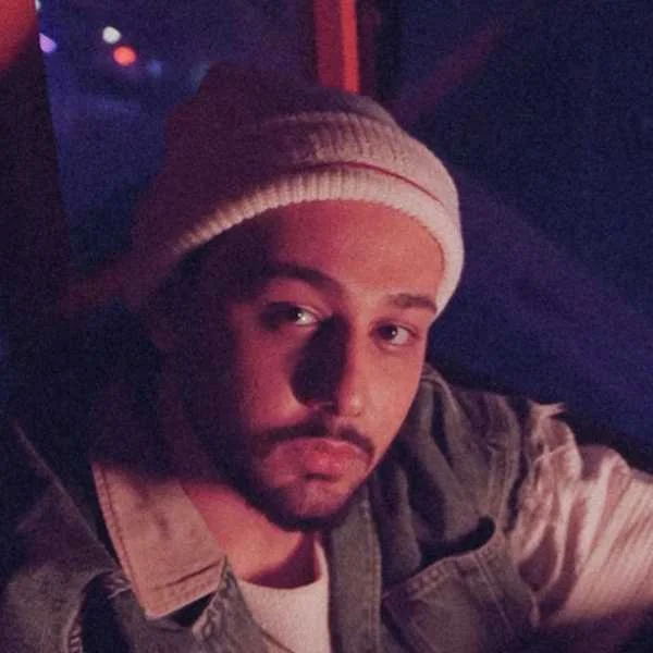 دانلود آهنگ فکر کنم تو با دل من تلپاتی داری