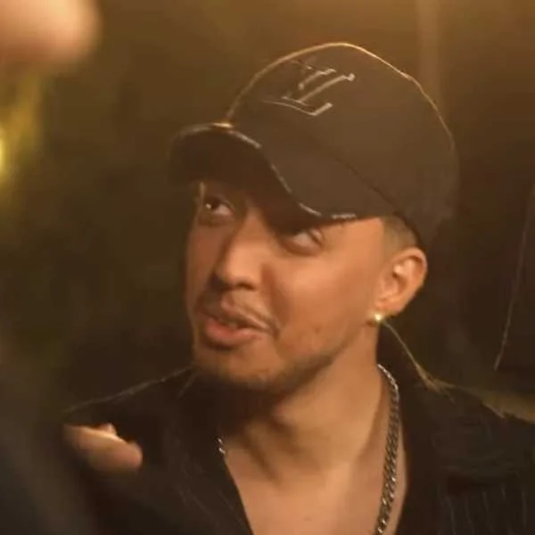 دانلود آهنگ ﺣﺎل ﻣﻦ ﺧﻮب ﻧﻰ وﻟﻰ ﭼﺮا ﻣﻬﻤﻮﻧﻰ ﻧﺮم ﻣﻴﺮم