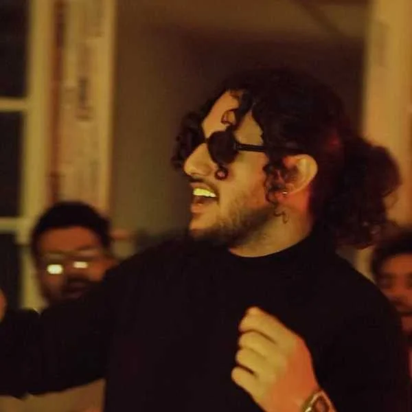 دانلود آهنگ میگم تموم شاعرا برای تو غزل بگن