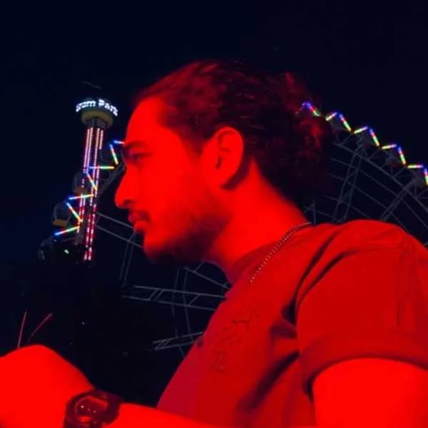 دانلود آهنگ آهای نیلوفر من تو مشکی مو فر من