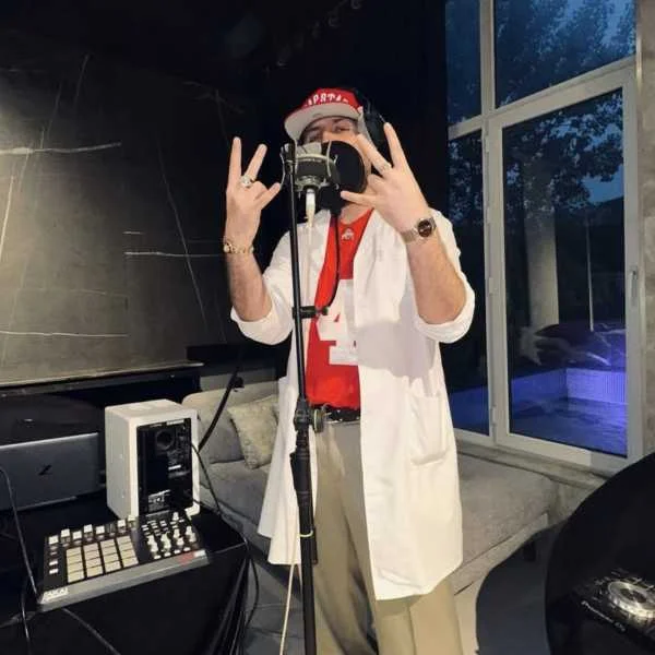 دانلود آهنگ هیپهاپولوژیست YDB