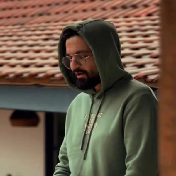 دانلود آهنگ من بمیرم واسه تو که بهت کینه بستن