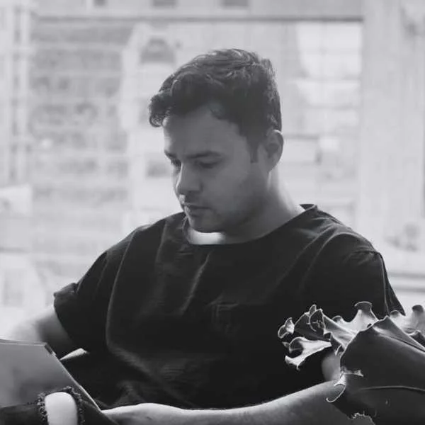 دانلود آهنگ درگیر عشق تو شدم دانلود آهنگ درگیر عشق تو شدم