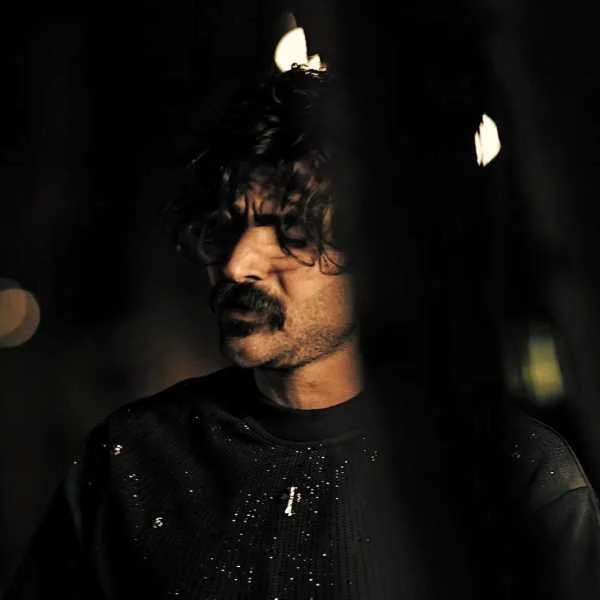 دانلود آهنگ چیه پروانه گشتم به دورت هرچی چشم میچرخنم دانلود آهنگ چیه پروانه گشتم به دورت هرچی چشم میچرخنم