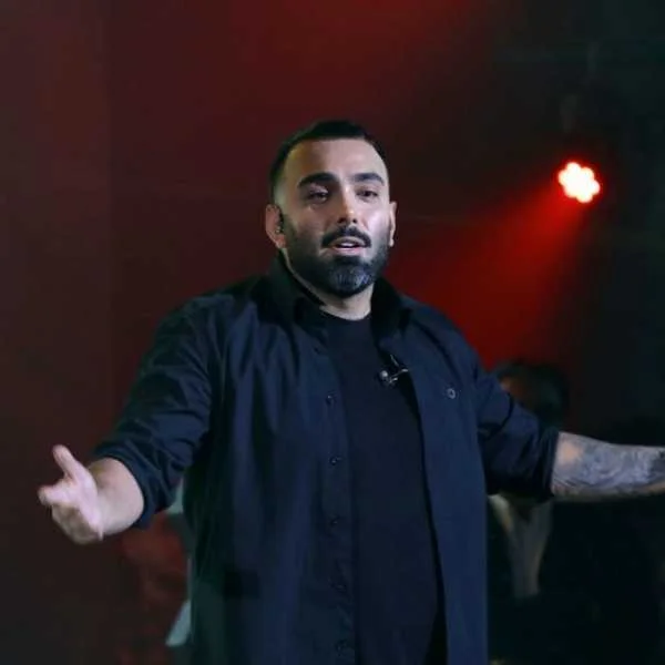 دانلود آهنگ ﺧﺎﻃﺮه دارن ﻳﻪ ﺷﻬﺮ ﺑﺎﻫﺎت دﻳﮕﻪ