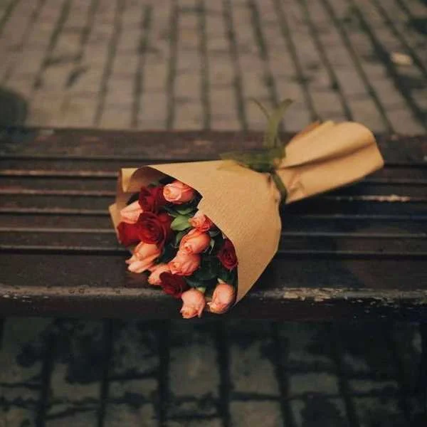 دانلود آهنگ فرق داری با همه نبض قلب من