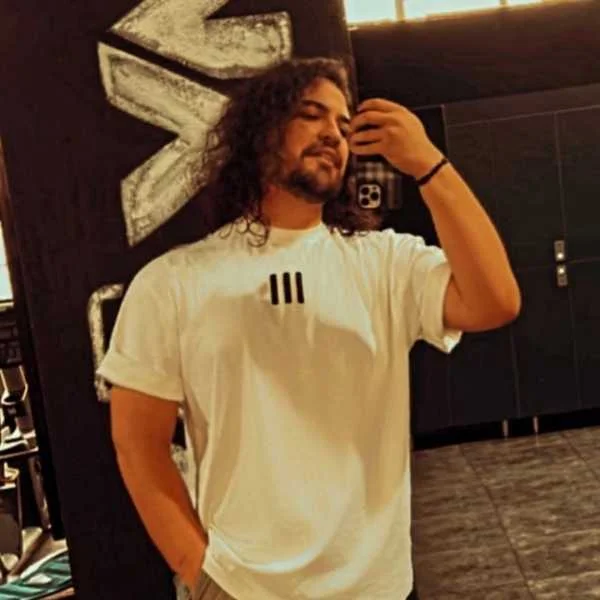 دانلود آهنگ همینو کم داشتیم یهو بشه جنگ دلم بشه تنگ