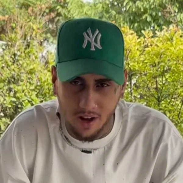 دانلود آهنگ بی تو نمیزنه قلبم درست دانلود آهنگ بی تو نمیزنه قلبم درست