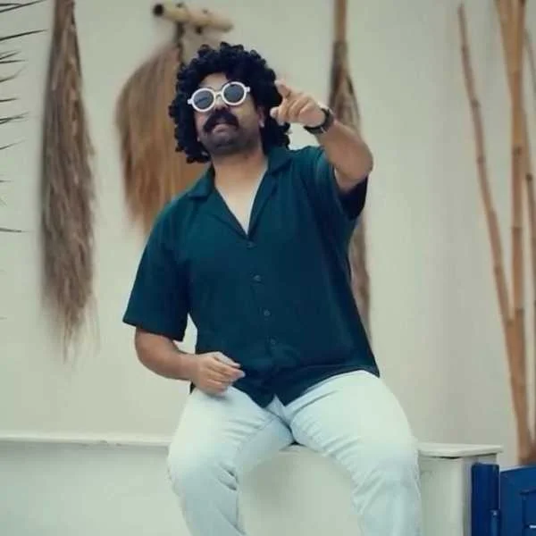 دانلود آهنگ منه گلسین او قیزین قاداسی دانلود آهنگ منه گلسین او قیزین قاداسی