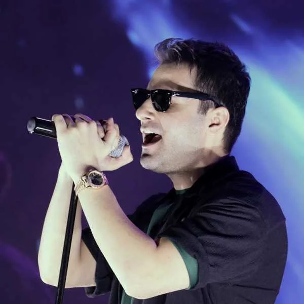 دانلود آهنگ آخه دیگه کیه که بتونه جای تورو واسم بگیره