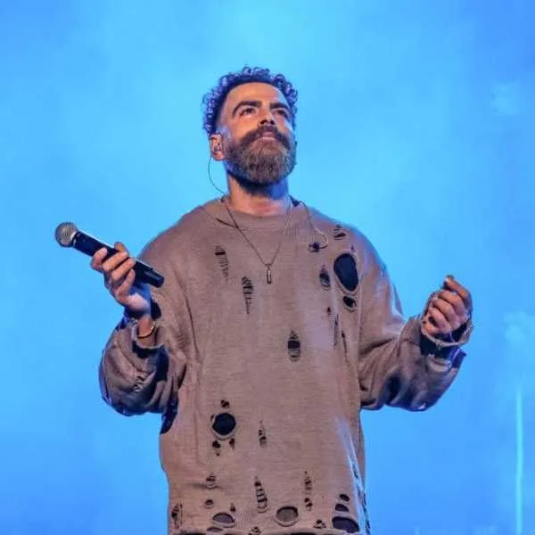 دانلود آهنگ رفتی و با منی هنوز تسبیحت دور گردنم دانلود آهنگ رفتی و با منی هنوز تسبیحت دور گردنم