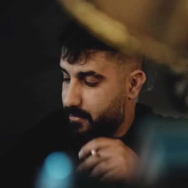 دانلود آهنگ لج کردم با خودم قهر کردم عکساته بغل کردم