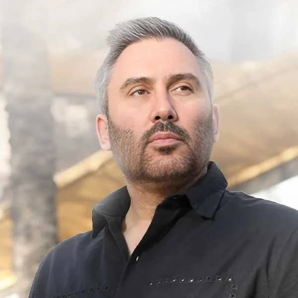 دانلود آهنگ زﻳﺒﺎﻳﻴﺖ ﺑﻰ ﻗﺮارم ﻣﻴﻜﻨﻪ