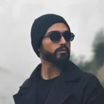 ﺑﻮی ﻣﻮﻫﺎت ﻣﻴﭙﻴﭽﻪ ﻣﻴﺒﺮه ﻋﻘﻠﻮ از اﻳﻦ آدم