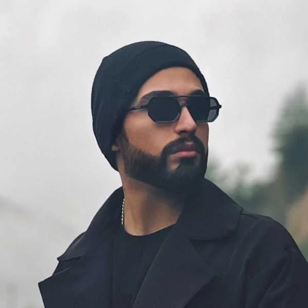 دانلود آهنگ ﺑﻮی ﻣﻮﻫﺎت ﻣﻴﭙﻴﭽﻪ ﻣﻴﺒﺮه ﻋﻘﻠﻮ از اﻳﻦ آدم