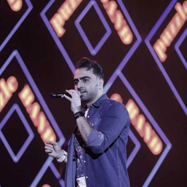 دانلود آهنگ ﮔﻴﺮم رگ ﺧﻮاب ﺗﻮ ﺗﻮی دﺳﺘﺎﺷﻪ