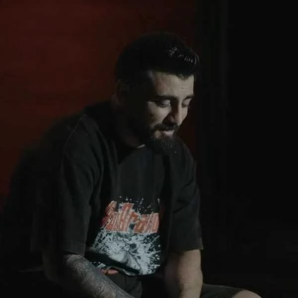 دانلود آهنگ ﺗﻮ ﻣﻴﺪاﻧﻰ دل ﭼﻴﻪ اﺻﻠﺎ دﻟﺖ ﭘﻰ ﻳﻜﻴﻪ