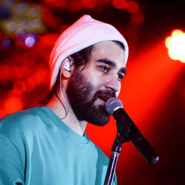 دانلود آهنگ علی یاسینی بگین بهش