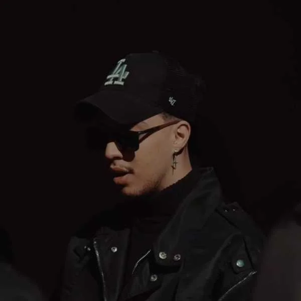 دانلود آهنگ با تو میرسم به هرچی میخوام