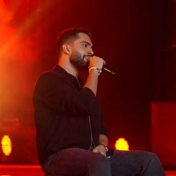 دانلود آهنگ تو عشقشو داری بگی یه نفرو داری که دنبالته