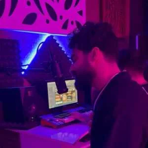 آهنگ حمیدرضا بابایی تاجر غم (ورژن گیتار)