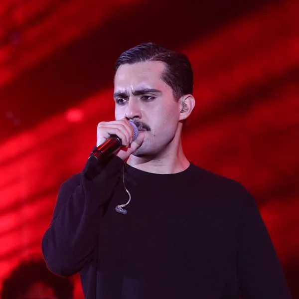 دانلود آهنگ یه روزی آرزوی من بودی برآورده شدی