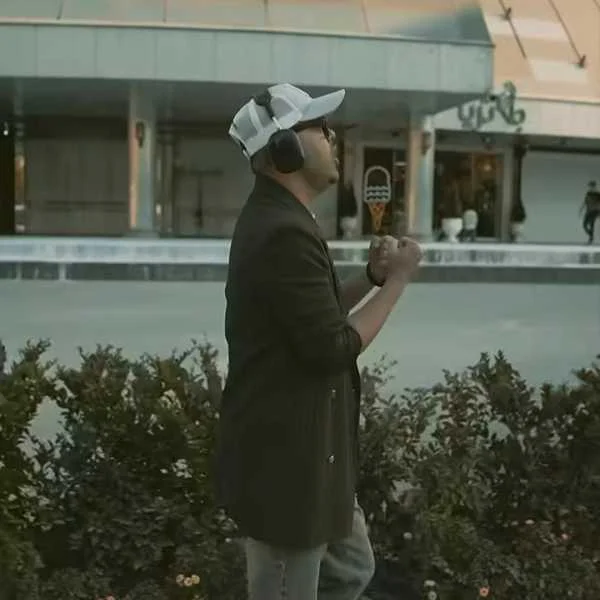 دانلود آهنگ من و تو یعنی دیگه کنسل شده بعدی