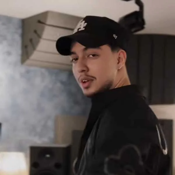 دانلود آهنگ ﻫﻰ ﺗﻮ آﺧﻪ ﻣﺎل ﻣﻨﻰ دانلود آهنگ ﻫﻰ ﺗﻮ آﺧﻪ ﻣﺎل ﻣﻨﻰ