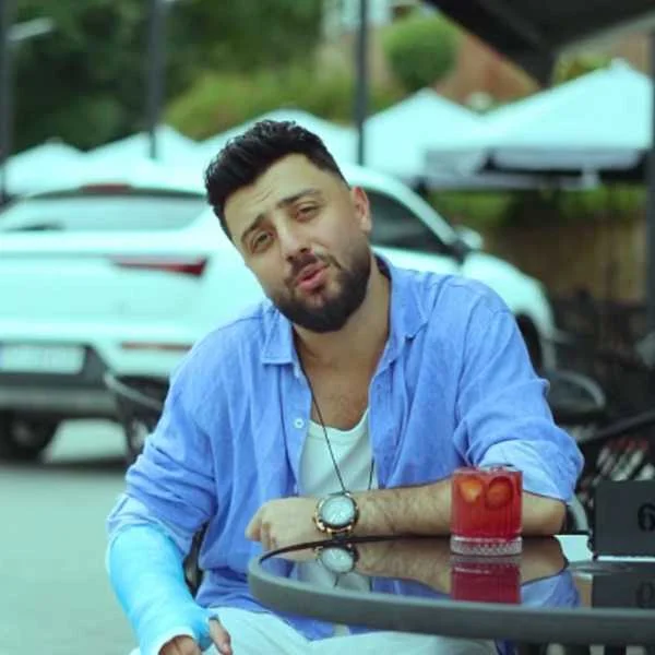 دانلود آهنگ دله دیگه تنگ بونه + ریمیکس